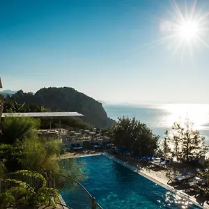 4* Курортный комплекс Loryma